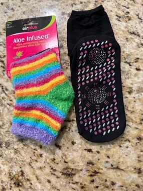 NWT 2 Pc Bundle Comfort Socks AirPlus Aloe Infused & Non Slip Socks